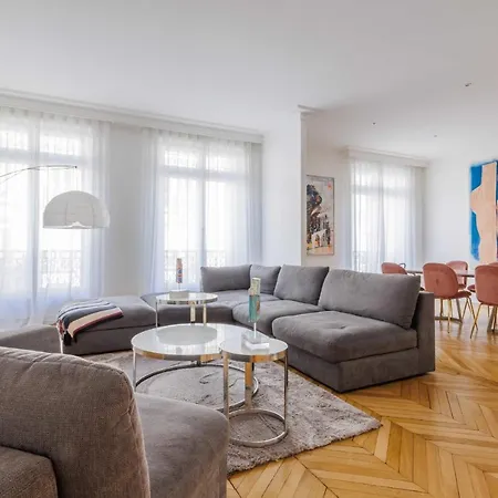 Appartement Charming 148m2 Flat In The Champs-elysees District