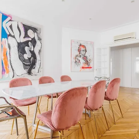 Charming 148m2 Flat In The Champs-elysees District * Parijs
