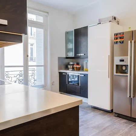 Charming 148m2 Flat In The Champs-elysees District Appartement