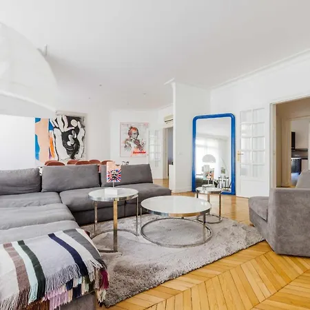 Charming 148m2 Flat In The Champs-elysees District Appartement Parijs
