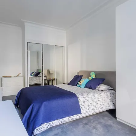 Appartement Charming 148m2 Flat In The Champs-elysees District *