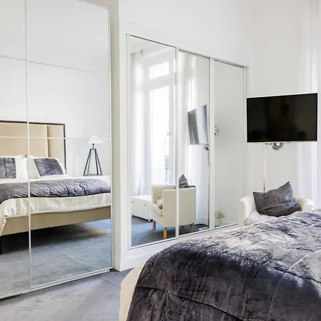 Charming 148m2 Flat In The Champs-elysees District * Parijs