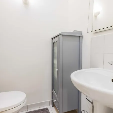 Charming 148m2 Flat In The Champs-elysees District * Parijs
